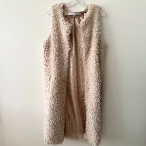 HYVFE FAUX FUR Long vest‎